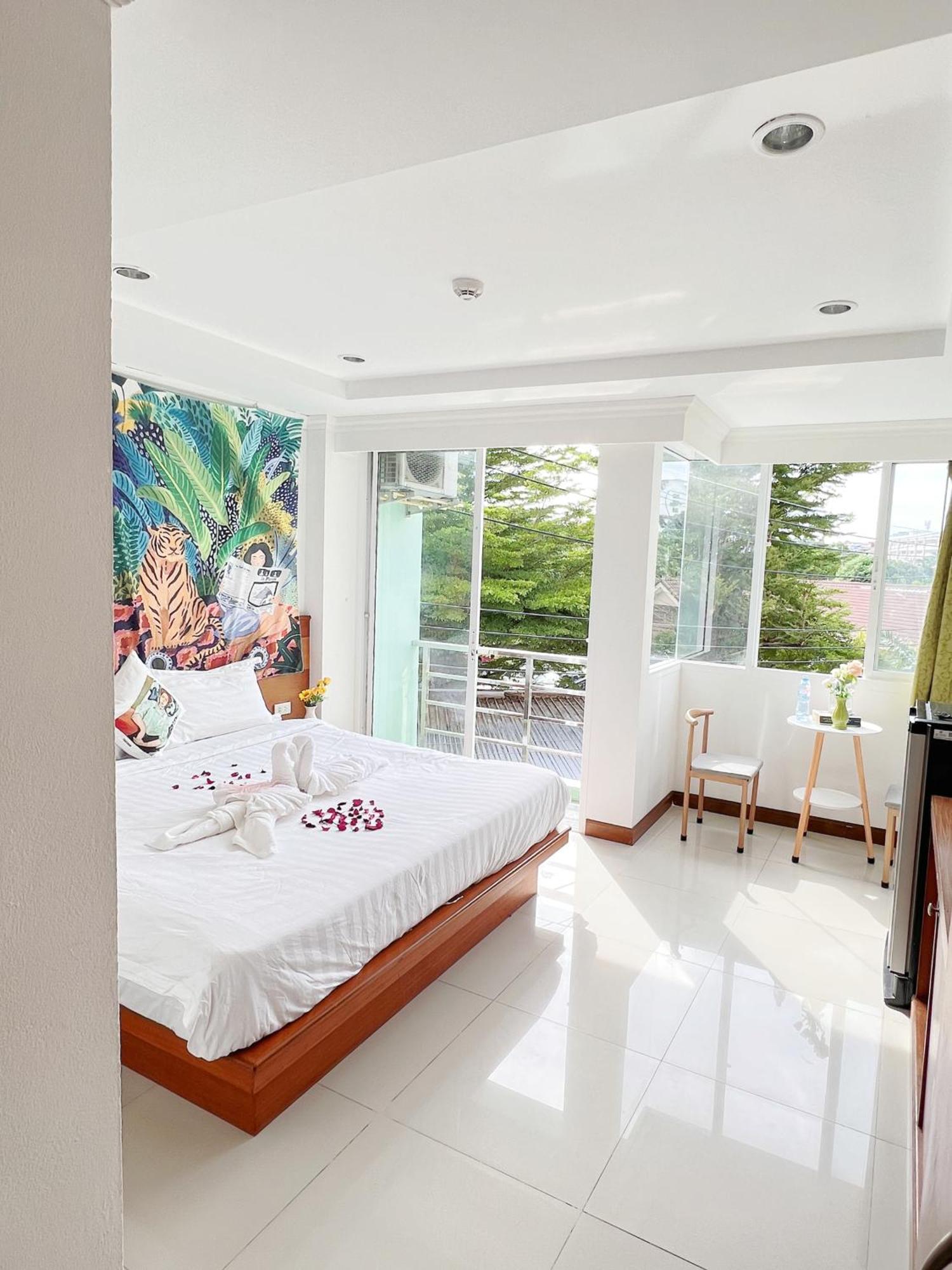 Lanting Hotell Patong Eksteriør bilde