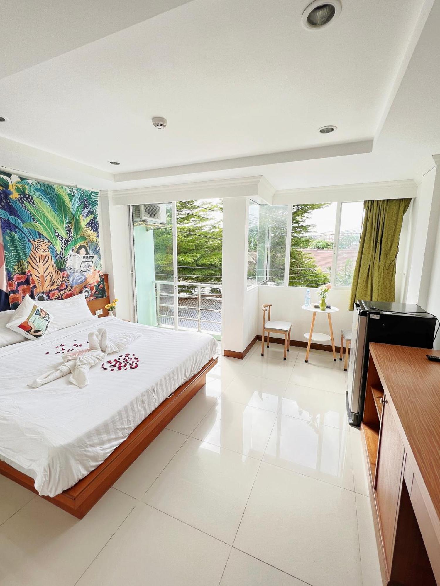 Lanting Hotell Patong Eksteriør bilde